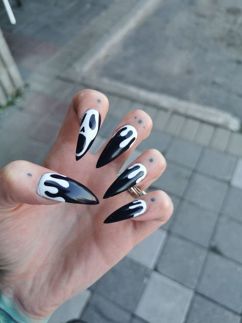 Scream Nails Slasher Nails, Black Spooky Nails, Ghost Face Nails, Ghostface Nails, Scream Nails, Acrylics Nails, Office Nails, Horror Nails, Overlay Nails