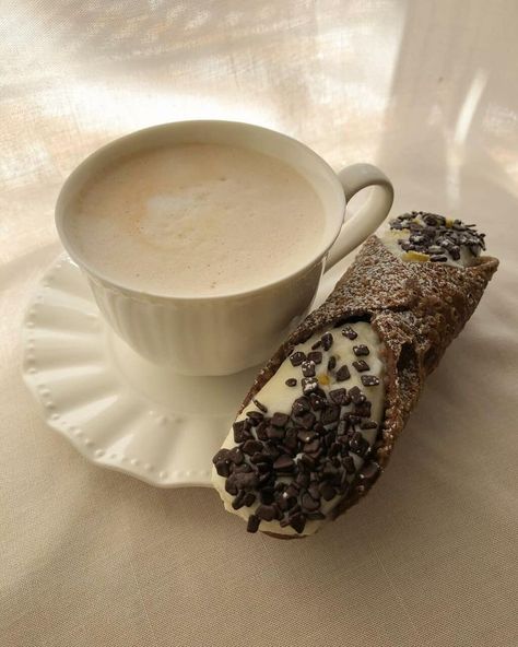 Dessert Cannoli, Best Collagen, Hair Skin And Nails, Vanilla Chocolate, Hair Nails, Cannoli, Low Quality, Marie Antoinette, Cafe Food