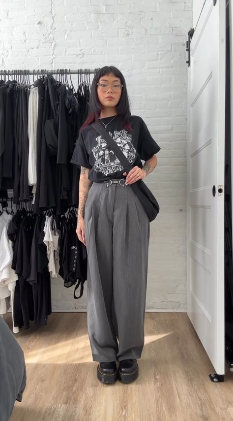 Flare Jeans Outfit Oversized Shirt, Line Cook Outfit, K8sabz Fashion, Goth Minimalist Outfits, Comfy Grunge Outfits Summer, Dark Wave Outfit, Casual Birthday Outfit Aesthetic, Megmurayama Outfits, Meg Murayama Outfits