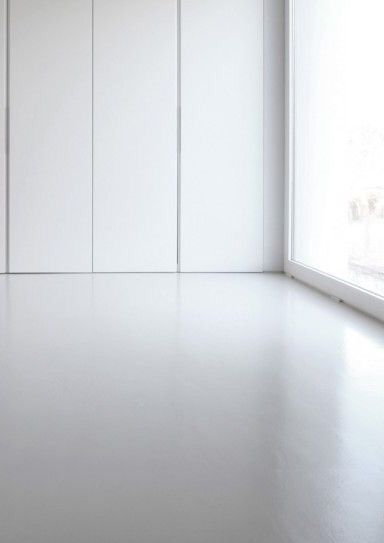 White concrete flooring White Concrete Floors, Trendy Flooring, Flooring Epoxy, Painted Concrete Floors, Concrete Flooring, Roof Insulation, Floor Sitting, White Floors, Epoxy Floor