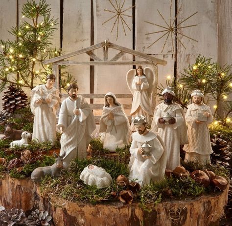 White Nativity Set, Christmas Nativity Scene Display, Nativity Scene Display, Willow Tree Nativity, Christian Christmas Decorations, Church Christmas Decorations, Catholic Christmas, Christmas Nativity Set, Cozy Christmas Decor