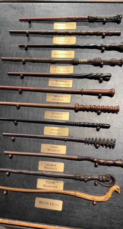 Harry Potter Wand Design Ideas, Diy Harry Potter Wands Tutorials, Making Harry Potter Wands, Diy Wizard Wand, Olivanders Wand Shop Sign, Harry Potter Wand Designs, Harry Potter Wands Types, Hogwarts Wands, Harry Potter Diy Wands