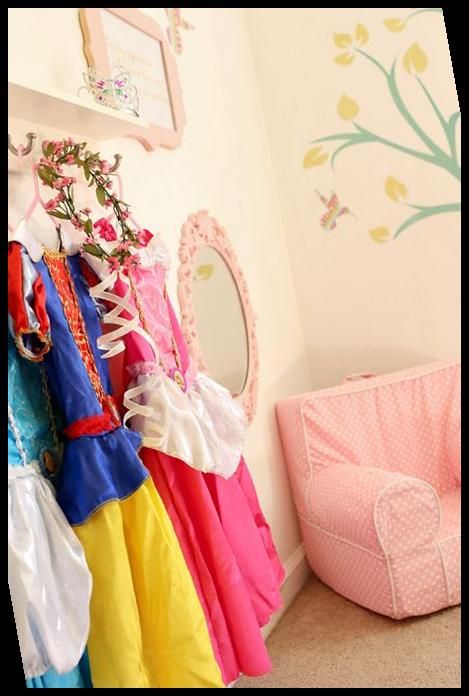 Dress Up Corner, Disney Princess Bedroom, Dress Up Stations, Disney Princess Room, Toddler Organization, Shoes Closet, Disney Princess Costumes, Costume Disney, Big Girl Bedrooms