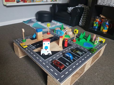 Small world Road, upcycled pallet, wooden trees, buildings and felt . Small World Cars Eyfs, Wooden Pallet Ideas Eyfs, Eyfs Outdoor Small World Area, Small World Outdoors Eyfs, Jungle Small World Play, Animal Small World Play, Kids Outdoor Spaces, Daycare Setup, Natural Nursery