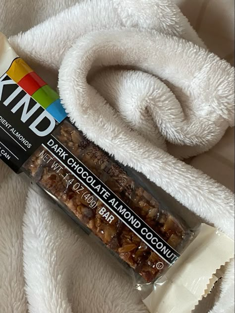 Granola Bar Aesthetic, Protein Bar Aesthetic, Healthy Snacks Gluten Free, Fruit Granola Bars, Kind Bar, Charlie Emily, Snacks Gluten Free, Healthy Snacks To Buy, Bar Aesthetic