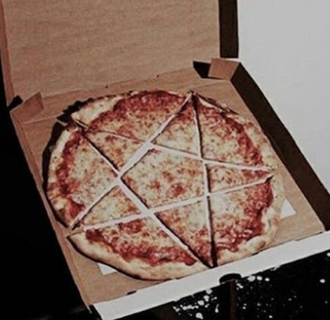 웃긴 사진, Witch Aesthetic, Grunge Photography, A Pizza, Laura Lee, Aesthetic Grunge, American Horror Story, Grunge Aesthetic, Dark Aesthetic