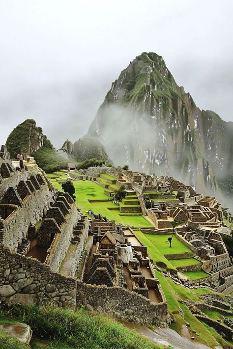 "Uncover the magic of Machu Picchu! 🏞️🌄 Explore this breathtaking Incan city perched high in the Andes, a testament to ancient ingenuity and beauty. 🏰💚 #MachuPicchu #IncaTrail #TravelPeru" Incan Architecture, Schools Of Magic, Museum Of Curiosity, Machu Picchu Peru, Inca Trails, Mysterious Places, Machu Picchu, Travel List, See The World