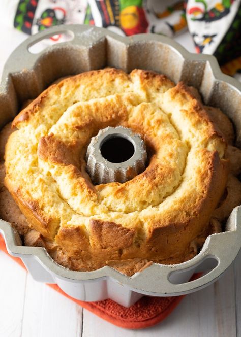 Pound Cake Recipes Moist Sour Cream And Cream Cheese, Cheesecake Pound Cake Recipe, Recipe With Self Rising Flour, Cheese Pound Cake Recipe, Best Pound Cake Recipe, Cream Cheese Pound Cake Recipe, Homemade Pound Cake, Easy Pound Cake, Easy Cake Recipe