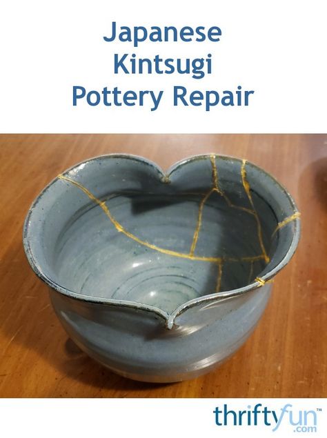 An inexpensive way to fix broken pottery is with a gold dusted lacquer to stick the pieces back together leaving an attractive piece of pottery. This is a guide about DIY Japanese kintsugi pottery repair. Pottery Repair, Kintsugi In Japanese, Japanese Ceramics Pottery, Japanese Broken Pottery, Kintsugi Repair, Wabi Sabi Bowl Gold Repaired, Japanese Broken Pottery Gold, Old Pottery, Gold Diy