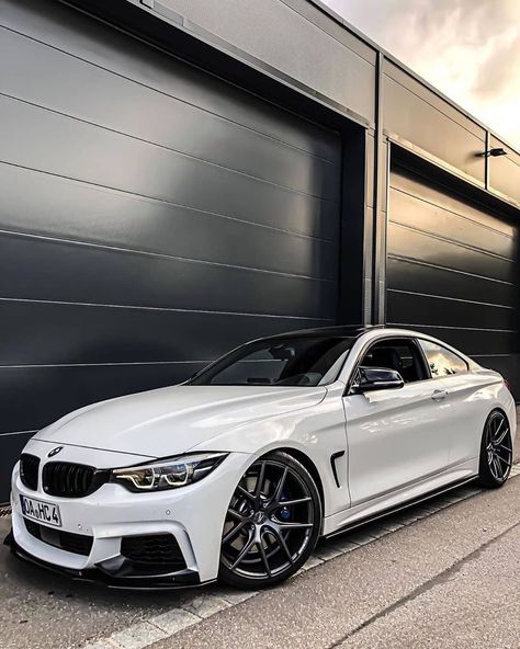 Infiniti Sedan, Bmw White, Bmw 435i, Bmw Sports Car, M4 F82, Carros Bmw, Bmw Scrambler, Dream Cars Bmw, Bmw Sport