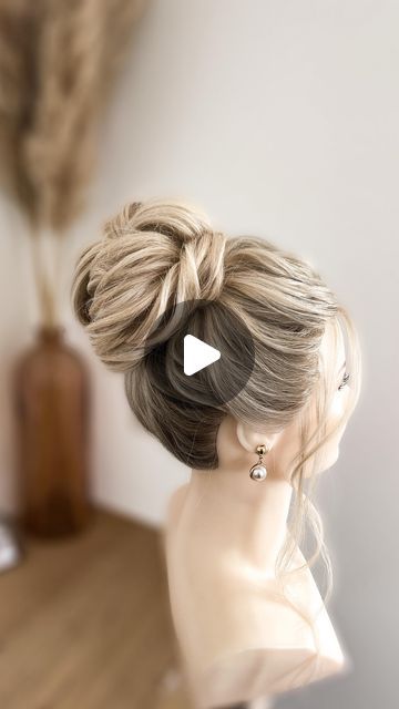 Easy Wedding Hair Updo Diy, Diy Wedding Hair Updo Step By Step, Wispy Updo Romantic, Easy Updos Tutorial Step By Step, Spanish Updo Hairstyles, Medium Length Updo Wedding Tutorial, Easy Bride Updo Hairstyles, Hairstyles Bun For Long Hair, Do Your Own Updo