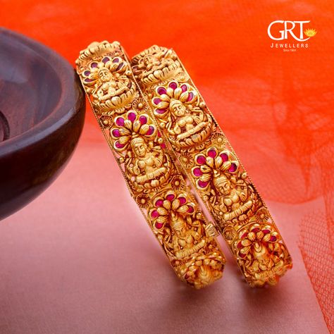 Nakshi Bangles Gold, Bangles Gold Design, Lakshmi Bangles, Compliment Yourself, Latest Indian Jewellery, Lakshmi Devi, Temple Jewelry Necklace, Gold Temple Jewellery, Gold Bangles For Women