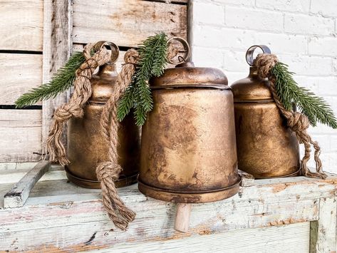 Christmas Diy Ideas Outdoor, Large Bells Christmas, Bells Christmas, Primitive Farmhouse Christmas, Diy Christmas Bell Ornaments, Bells For Christmas Decoration, Large Christmas Bells Decorations, Bell Christmas Ornaments, Vintage Bells Christmas