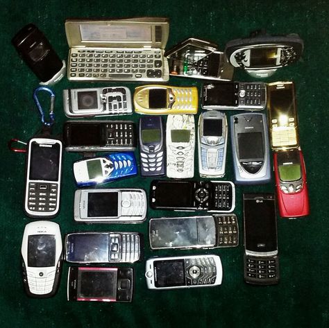 HP Jadul Hp Jadul, Laptop Asus, Vintage Phone, Vintage Phones, Dell Latitude, Blackberry Phone, Intel Core, Blackberry, Cell Phone