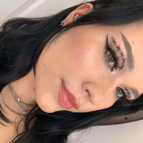 Barb Wire Makeup, Barbed Wire Eyeliner, Makeup Reference, Tutorial Eyeshadow, Ateez Concert, Graphic Eyeliner, Makeup Tutorial Eyeshadow, Valentine's Ideas, Concert Fit