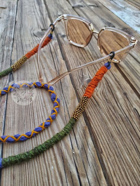 Glasses Strap Ideas, Diy Glasses Chain, Crochet Glasses Chain, Crochet Sunglasses, Crochet Glasses, Chain Crochet, Eyeglass Jewelry, Hantverk Diy, Eyeglass Strap