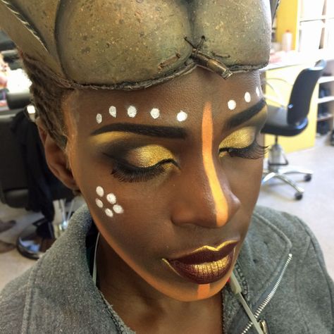 Nala Makeup Lion King, Lion King Musical Makeup, Lion King Broadway Makeup, Lion King Makeup Looks, Lioness Makeup, Lion King Makeup, Lion Face Paint, Lion King Play, Lion Makeup