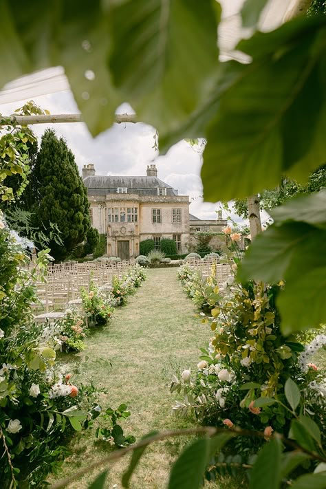 Manor Wedding Ideas, Wedding English Style, Uk Countryside Wedding, Historic Estate Wedding, Estate Garden Wedding, Uk Garden Wedding, Uk Wedding Venues English Country, English Wedding Venues, English Country House Wedding