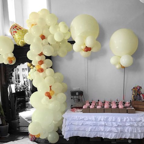 Balloon Installs & Party Decor on Instagram: “Another look at the popcorn garland we did for a movie night party. Also happy International Balloon artist day!!! 🍿 🎈” Balloon Popcorn, Popcorn Balloon Arch Diy, Popcorn Balloons, Popcorn Balloon Garland, Popcorn Balloon, Large Popcorn Garland Diy, Popcorn Balloon Arch, Big Popcorn Garland, Popcorn Stand