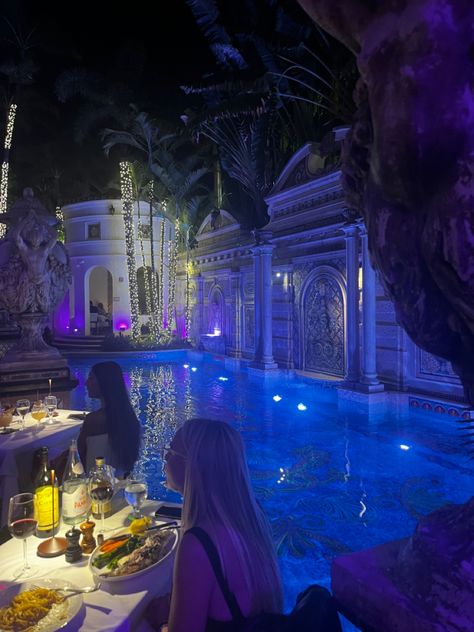 Miami Barbie Aesthetic, Miami Versace Mansion, Miami Night Life Aesthetic, Miami Baddie Aesthetic, Versace Restaurant Miami, Rich Miami Aesthetic, Umiami Girl Aesthetic, Miami Lifestyle Aesthetic, Miami Club Aesthetic