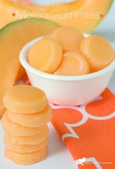 Learn how to make gut-healing Melon Gummies (a delicious way to eat more gelatin!) // deliciousobsessions.com Fruit Puree Gummies, Organic Gummy Bear Recipe, Gummy Snacks, Healthy Gummies, Cantaloupe Recipes, Homemade Gummies, Melon Recipes, Canteloupe, Gummy Sweets