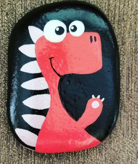 MIMAisarollinstone on Instagram: “The Happy Monster! #paintedrocks #paintedstones #paintedrocksofinstagram #stonepainting #rockhunting #stoneart #kindnessrocks…” Dinosaur Rock Painting, Animal Rock Painting Ideas, Simple Rock Painting, Fair Crafts, Happy Monster, Rock Art Ideas, Pet Rock, Rock Animals, Painted Rock Animals