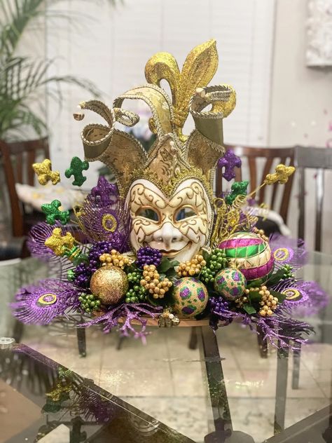 Magnolia Centerpiece, Mardi Gras Party Decorations, Mardi Gras Float, Mardi Gras Decor, Mardi Gras Wedding, Mardi Gras Centerpieces, Summer Centerpieces, Large Floral Arrangements, Mardi Gras Wreath