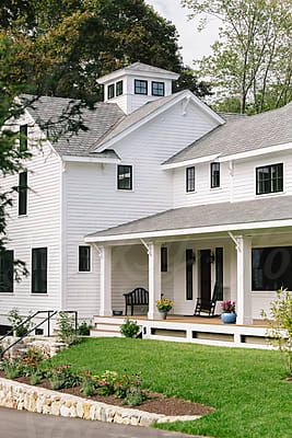 New England Architecture, New England Farmhouse Exterior, Ranch Farmhouse Exterior, New England Exterior, Cod Aesthetic, Cape Cod Aesthetic, England Farmhouse, New England House, Ranch Farmhouse