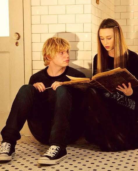 Tate and Violet -AHS Murder House  [Actually this is Kyle and Zoe from coven, who are often mistaken for Tate and violet.] Violet Ahs, Kyle Spencer, Evan Peters Ahs, Evan Peters American Horror Story, Tate And Violet, American Horror Story 3, Normal People Scare Me, Taissa Farmiga, People Scare Me