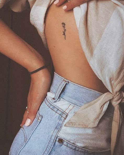 Minimalist tattoo designs are perfect for your first tattoo. Simple and low-key, you won’t have to worry about commitment or regret with these beautiful tattoo designs. Tiny Tattoos For Women, Rose Tattoos For Women, Tattoo Placements, Black Rose Tattoos, Meaningful Tattoos For Women, Jesus Tattoo, Small Meaningful Tattoos, Cat Tattoos, Tiny Tattoo