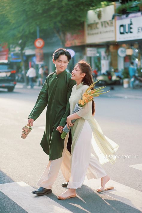 Vietnamese Wedding Photography, Proposal Pics, Ide Prewedding, Prewed Concept, Vietnam Wedding, Vietnamese Wedding, Prewedding Photoshoot, Couple Fits, Vietnam Food