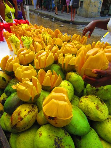 Mangos Si tu #DestinoFavorito es #Cartagena visitanos en www.easyfly.com.co/Vuelos/Tiquetes/vuelos-desde-cartagena Manga Fruit, Colombian Restaurant, Fruit Stall, Fruit Market, Colombian Food, Colombia South America, Pretty Life, Cali Colombia, What Is Happening