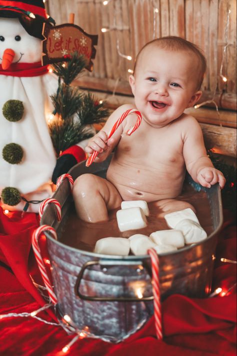 Toddler Christmas Photoshoot, Diy Christmas Photoshoot, Baby Milk Bath, Baby Christmas Photography, 6 Month Baby Picture Ideas, Bath Pictures, Christmas Baby Pictures, Christmas Hot Cocoa