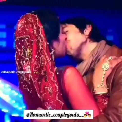 Jahan tum ho song Romantic couple kissing scene Long Kisses And Hugs, Romantic Dpz Kiss, Lip Kissing Quotes Romantic Videos, Long Kisses And Hugs Video, 😘 Kiss Video, Saree Romantic Scenes, Cute Love Couple Romantic Kiss, Night Kisses Romantic Videos, Lip Kisses Boyfriend Status Video