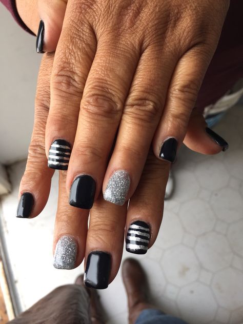 Gray White And Black Nails, Black Gray Silver Nails, Black And Gray Nail Ideas, Grey Nail Designs Short, Gray Black Nails, Black And Silver Short Nails, Black And Silver Toe Nails, Black And Silver Nails Short, Nails For January 2024