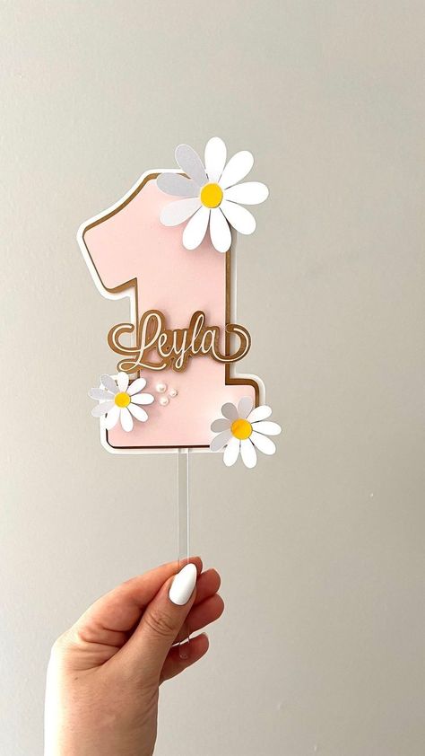 Daisy Cake Topper Two, Daisy Centerpieces 1st Birthday, Daisy Birthday Party Ideas 1st, Cricut 1st Birthday Ideas, One Topper Cake, Cricut Cake Toppers, Daisy Party Theme 1st Birthdays, Daisy First Birthday Theme, Daisy Birthday Party Ideas