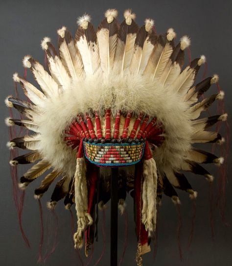 Sioux Warrior's Headdress Native American Outfits, Native Headdress, American Outfits, Fabric Fur, Beads Fabric, Eagle Feather, Usa Eagle, Native American Headdress, Native American Regalia