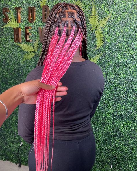 Pink Peek A Boo Box Braids, Boho Knotless Braids With Color Pink, Bohemian Knotless Braids With Color Pink, Black Braids With Pink Underneath, Purple Peak A Boo Braids, Pink Peak A Boo Knotless Braids, Peakaboobraids Pink And Black, Black And Pink Peek A Boo Box Braids, Pink And Black Braids