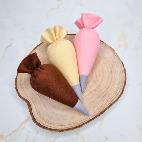 Pretend Bakery, Felt Food Diy, Felt Food Patterns, Play Kitchen Accessories, Felt Play Food, Piping Bag, Food Patterns, Toddler Food, Felt Food