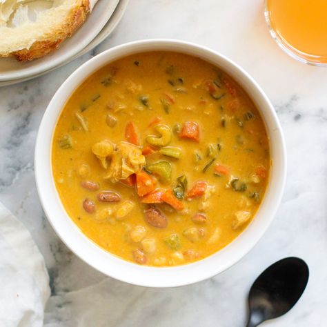 White Bean & Chicken Pumpkin Chili Pumpkin White Bean Chili, Pumpkin Chilli, Pumpkin Chicken Chili, Meal Prepping For The Week, Creamy White Beans, Pumpkin Chicken, Pumpkin Chili Recipe, Cozy Fall Recipes, White Bean Chicken Chili