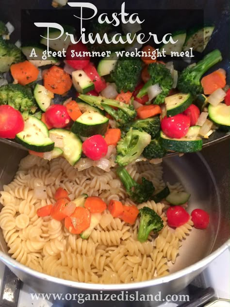 Pasta Primavera Recipes, Easy Pasta Primavera, Pasta Primavera Recipe, Meatless Dinner, Pasta Primavera, Summer Vegetable, Pesto Pasta, Recipes Vegetarian, Summer Dinner