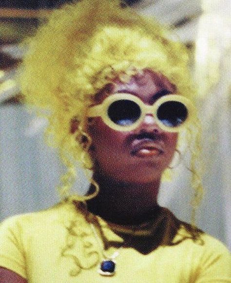 Lil Kim, 1990s Lil Kim 90s Fashion, Lil Kim 90s, Lil Kim, Rainbow Aesthetic, Yellow Hair, 90s Aesthetic, Yellow Aesthetic, Aesthetic Images, Mellow Yellow