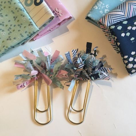 Scrap Paper Bookmarks, Bookmark Paperclip, Paper Clips Diy, Altered Paper Clips, Altered Paperclips, Paperclip Crafts, Paperclip Bookmarks, Handmade Bookmarks Diy, Paper Clip Art