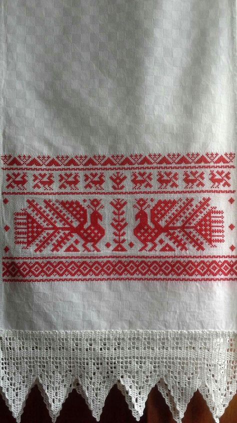 Russian Folk Embroidery, Eastern European Embroidery, Russian Embroidery Patterns, Slavic Embroidery, Russian Cross Stitch, Peacock Mehndi Designs, Slavic Clothing, Russian Embroidery, Cross Stitch Geometric