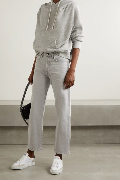 Light Grey Jeans Outfit, Light Grey Jeans, Grey Jeans Outfit, Balenciaga Shoulder Bag, Denim Jeans Outfit, Minimal Wardrobe, Jeans Street Style, Grey Denim Jeans, Floral Midi Skirt