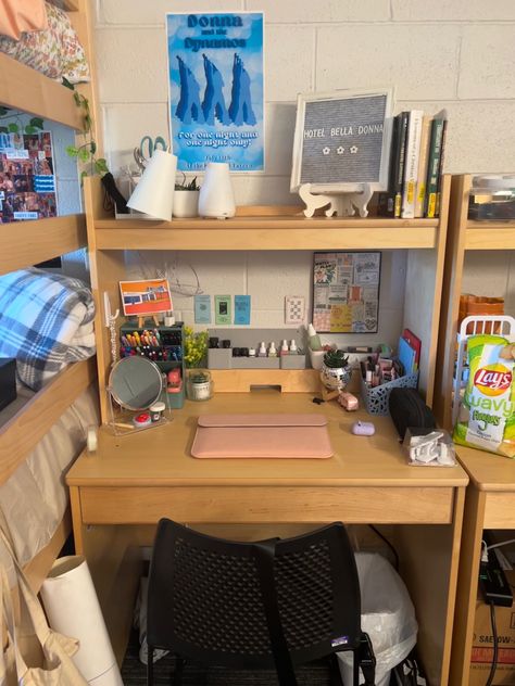 #aesthetic #dorm #desk #desktop #studydesk Brown Dorm Aesthetic, Brown Desk Ideas Aesthetic, Dorm Desk Organization Ideas, Desk Ideas Dorm, Aesthetic Study Desk Ideas, Dorm Desk Aesthetic, Nyu Student Aesthetic Dorm, College Dorm Desk Ideas, College Dorm Room Ideas Brown