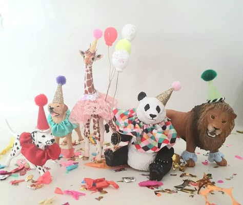 Party Hats Diy, Animal Topper, Animal Party Hats, Girls First Birthday Cake, Party Animal Birthday, Giraffe Party, Two Wild Birthday, Baby First Birthday Themes, Circus Carnival Party