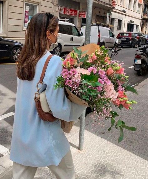 Flowers Beige, Nothing But Flowers, Flower Therapy, Trendy Chic, Spring Aesthetic, Suit Pants, Chic Fashion, Mode Inspiration, Love Flowers