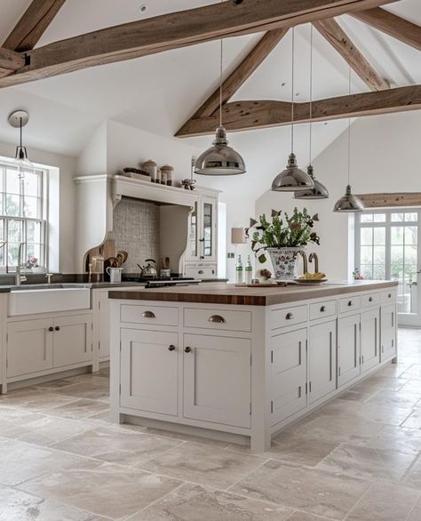 Light Country Kitchen, Country House Inside, Country Kitchen White, White Country Kitchen, White Kitchen Rustic, Barn House Interior, French Farmhouse Kitchen, Country House Interior, Design Your Kitchen