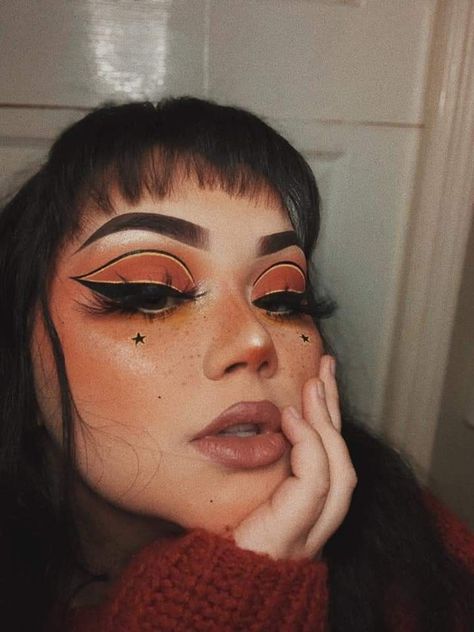 Cute Fall Eyeshadow Looks, Fun Makeup Ideas Brown Eyes, Moody Eye Makeup, Fall Inspired Makeup Looks, Fall Goth Makeup, Fall Grunge Makeup, Orange Goth Makeup, Fun Eyeshadow Looks Brown Eyes, Makeup Looks Fall